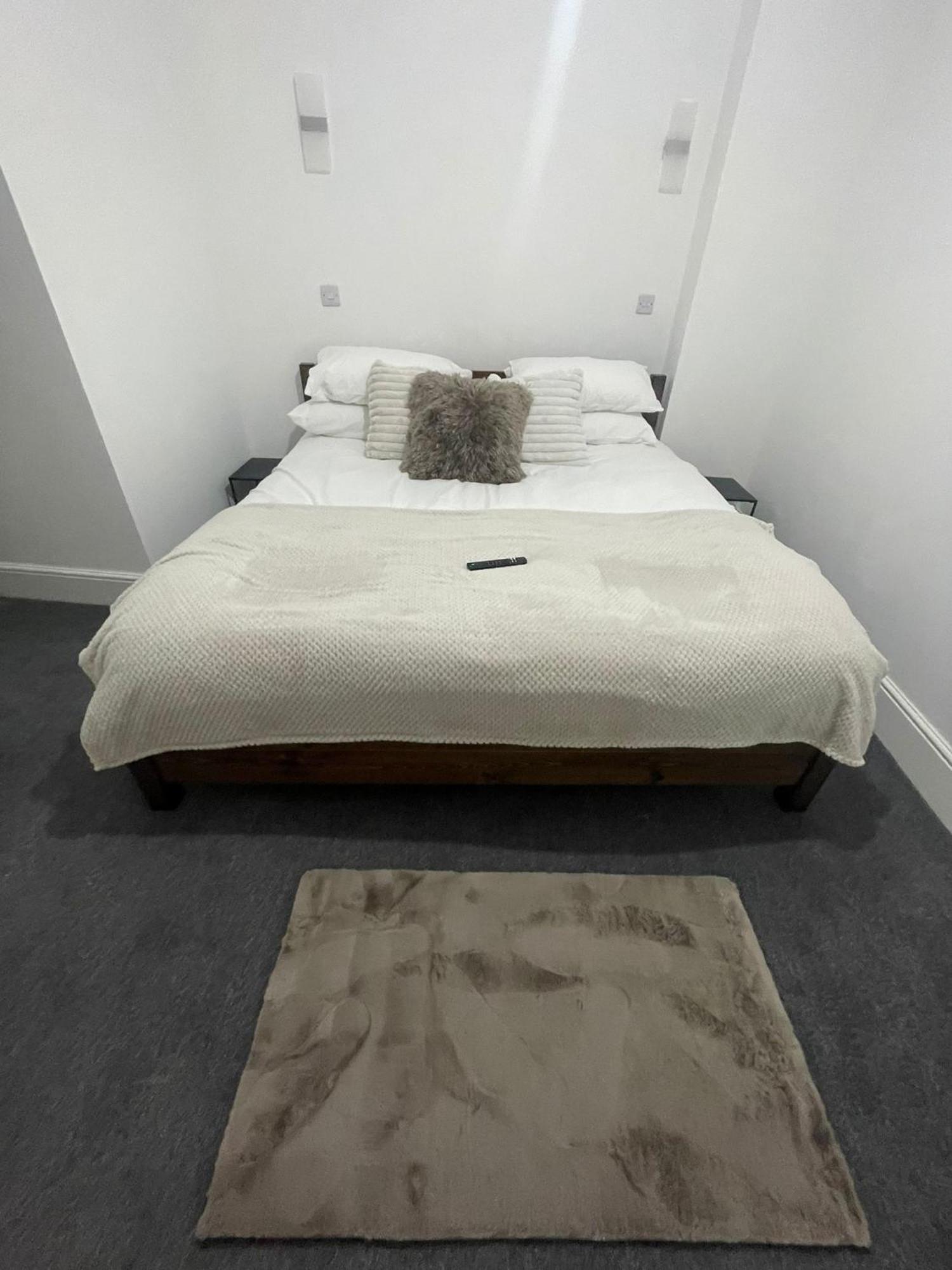 Belmont House Apartment *
